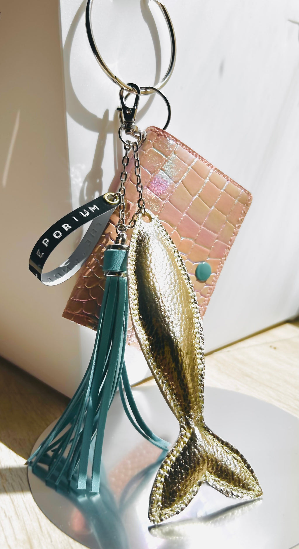 GLOWY FISH - BAG CHARM